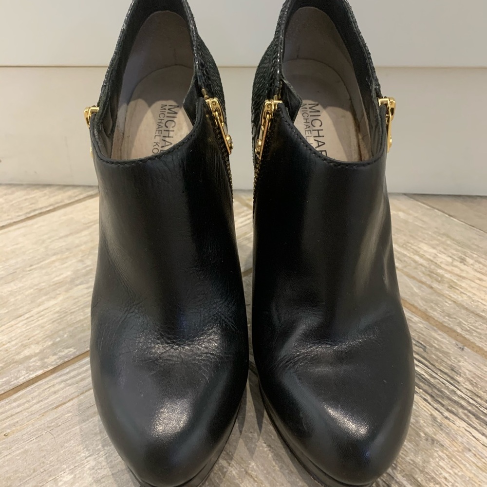 Women ankle booties